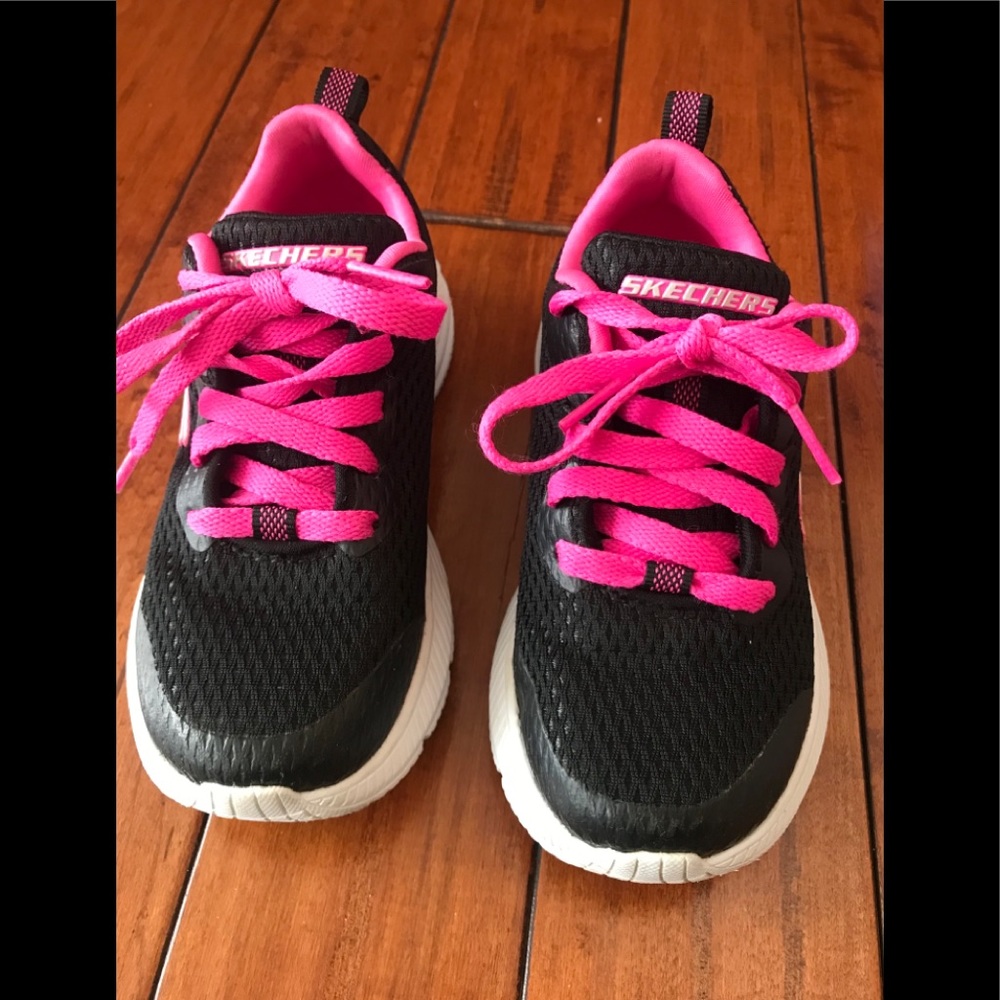 SKECHERS  BLACK/PINK  SIZE 11 Toddler